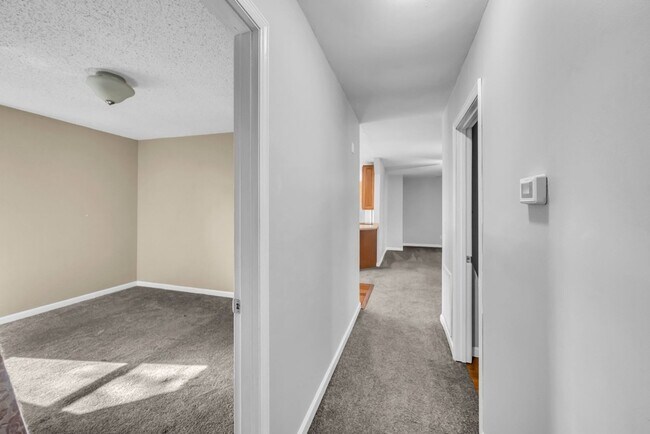 Building Photo - 1065 Lakeland Dr