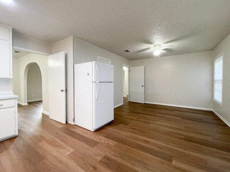 Building Photo - 2208 N 41st St