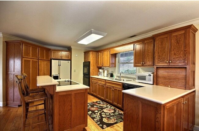 Building Photo - 462 Chalet Village Dr