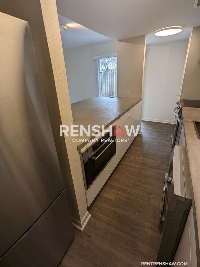 Building Photo - 6748 Meadow Oak Place - Renovated To Perfe...