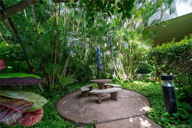 Building Photo - Convenient 1 Bedroom Close to Everything
