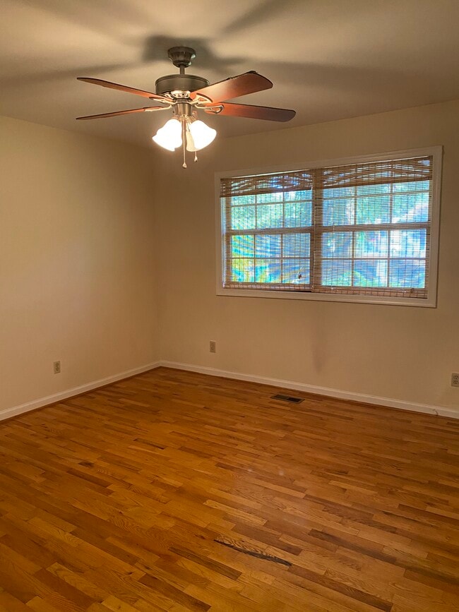 Main bedroom - 105 Fidelity St