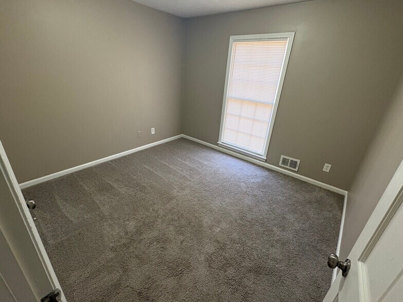 Building Photo - 6625 Paula Ct