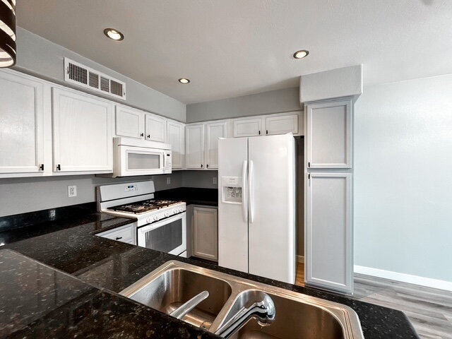 Building Photo - Updated Upstairs 3BD/2BA Condo in Gated Community w/ Resort-Style Pools + Fitness Room