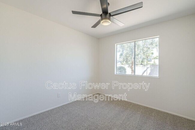 Building Photo - 1708 W Estrella Dr