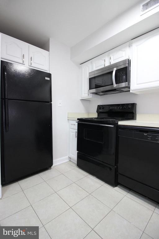 Building Photo - 1218 Eton Ct NW