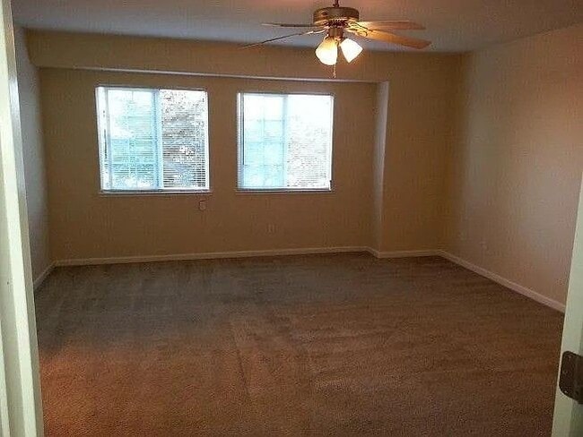 Building Photo - 10826 Peony Pl Dr