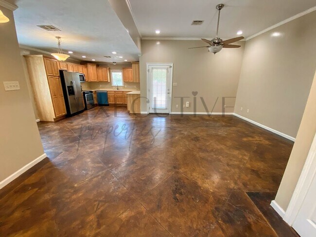 Building Photo - 3BR/2BA Home with Attached Garage & Fenced Backyard in an Established Lake Charles Neighborhood