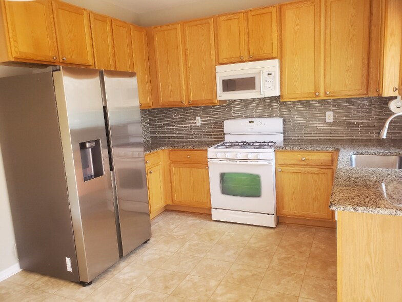 Building Photo - 2090 Preserve Cir W
