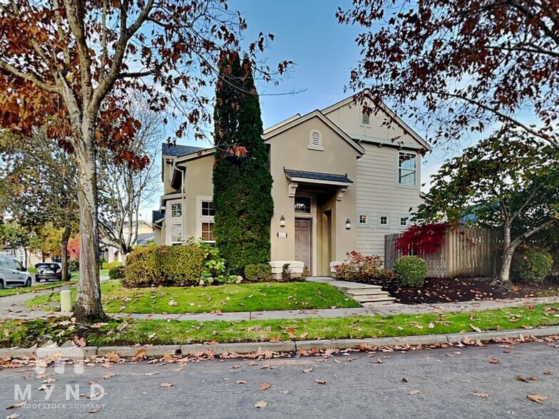 Building Photo - 1723 NE Ashberry Dr