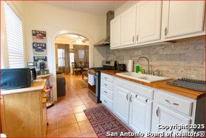 Building Photo - 1403 W Mistletoe Ave