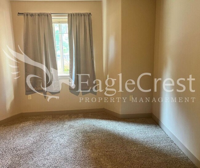 Building Photo - Two Bedroom, One and a Half Bathroom Unit