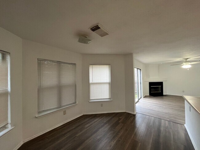 Building Photo - 8419 Manderly Pl