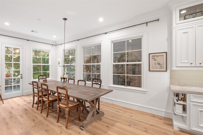 Building Photo - 1235 Wynden Oaks Garden Dr