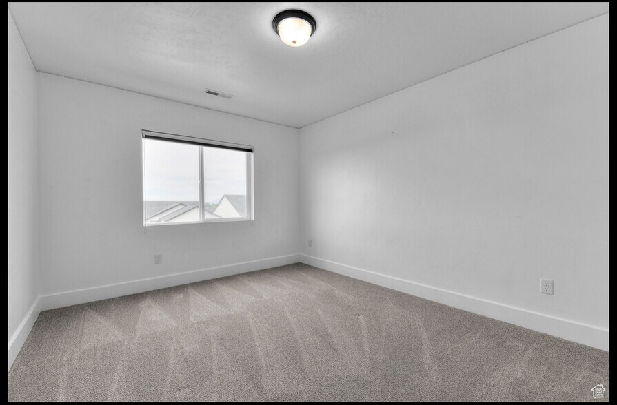 Building Photo - 711 W 660 S