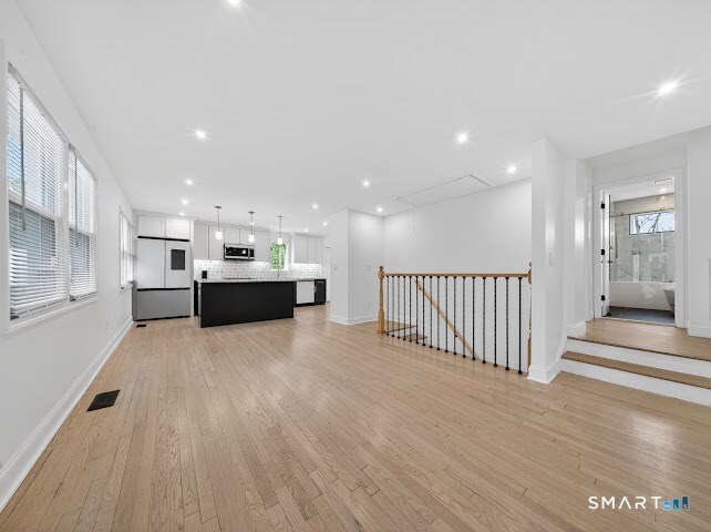 Building Photo - 20 Oakridge Rd