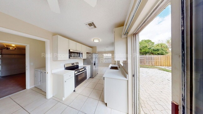 Building Photo - 140 Pheasant Run Blvd