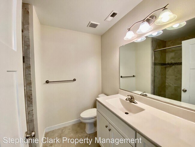 Building Photo - 3 br, 3.5 bath House - 4450 Lookout Road #B