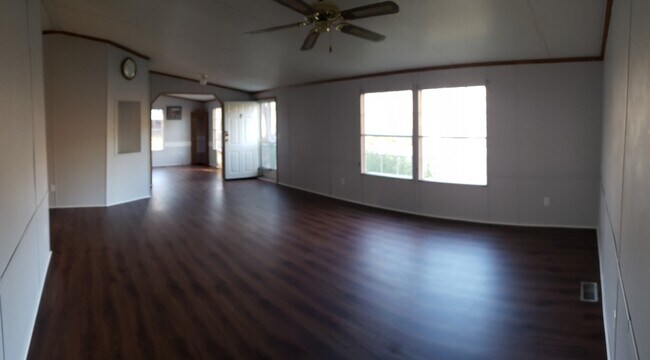 Building Photo - 18 Valley Trail SE