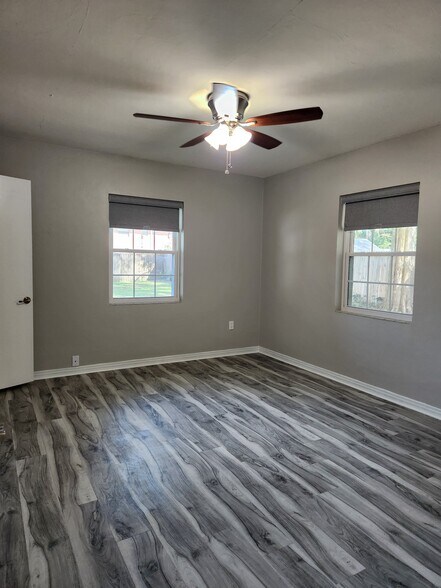 Building Photo - 313 W Palm Dr