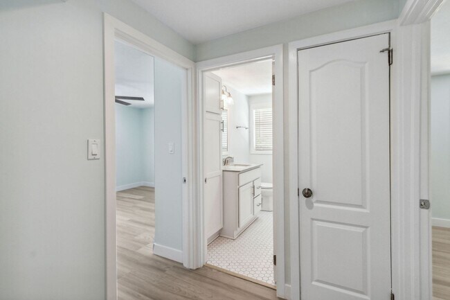 Building Photo - Small Duplex on Amelia Island