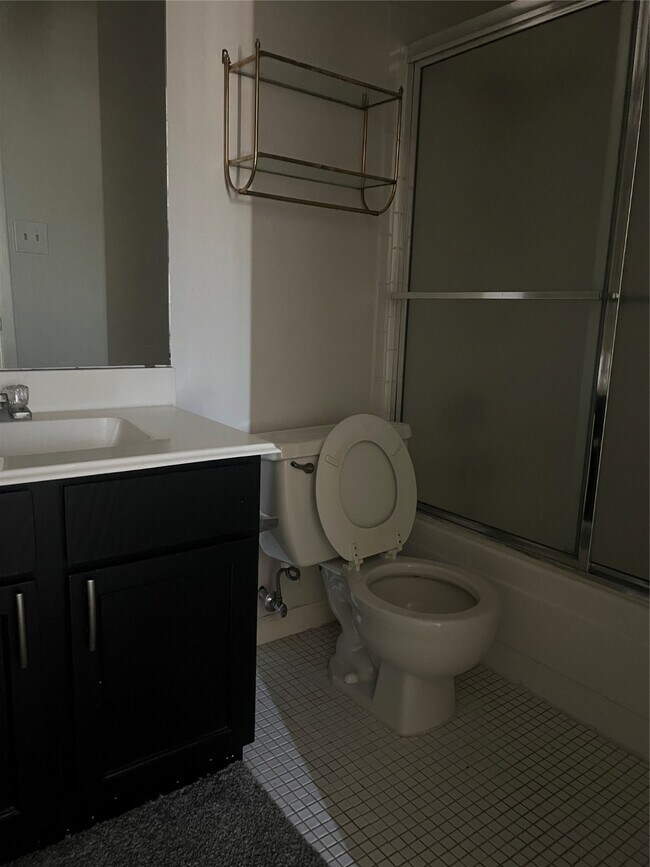 Building Photo - 6111 Beverly Hill St