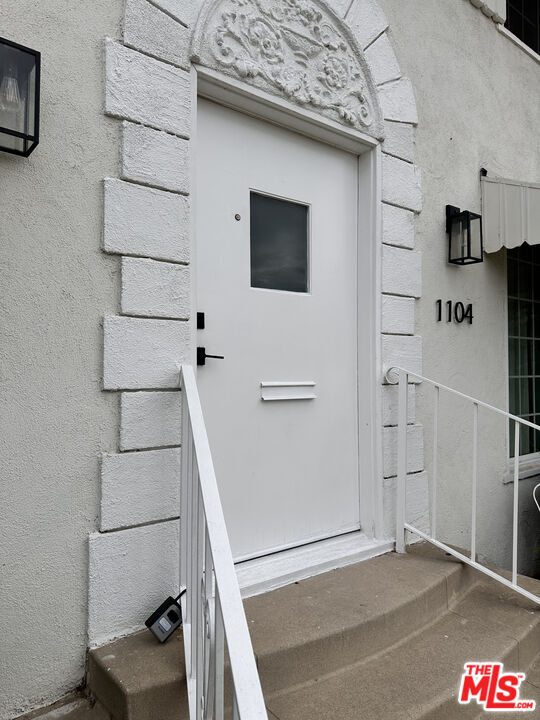 Building Photo - 1104 S Hudson Ave