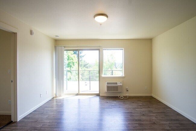 Building Photo - $250 OFF! Top Floor 1 Bdr w/Modern Amenities in SE + Pet Friendly!