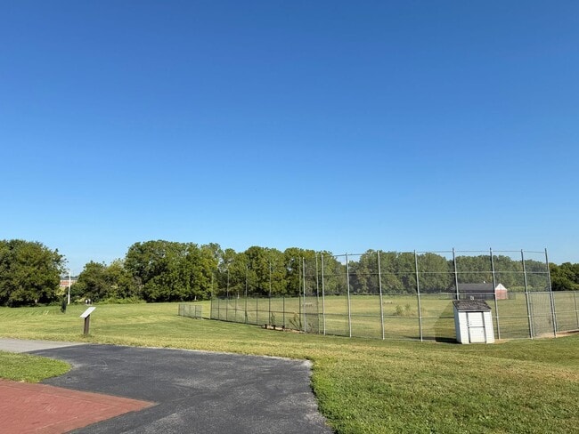 Building Photo - 2 Bedroom 2 Bathroom Townhome In Warwick T...