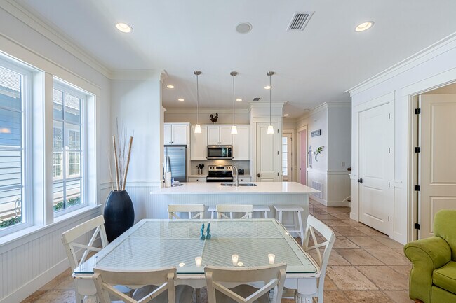 Building Photo - 2442 Bungalo Ln