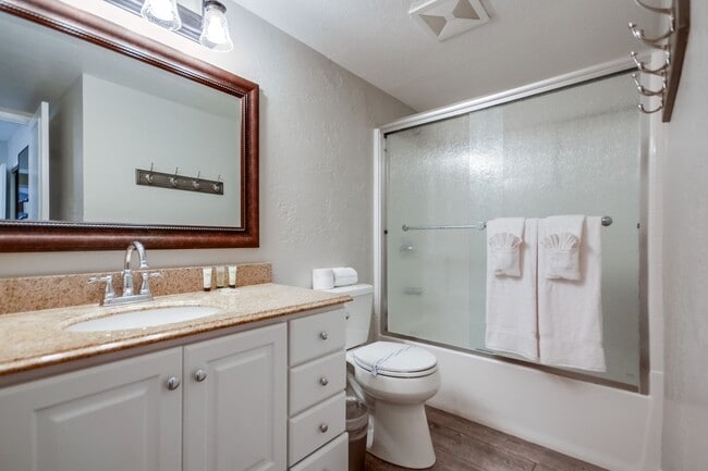 Building Photo - 824 Island Ct