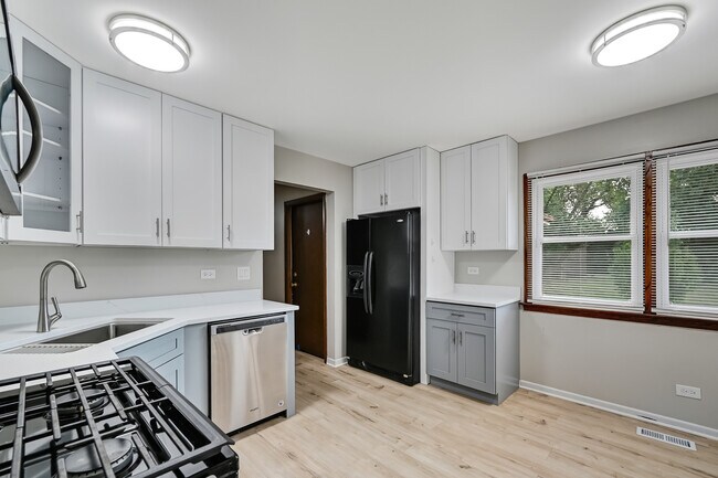 Building Photo - 8456 Dixon Ct