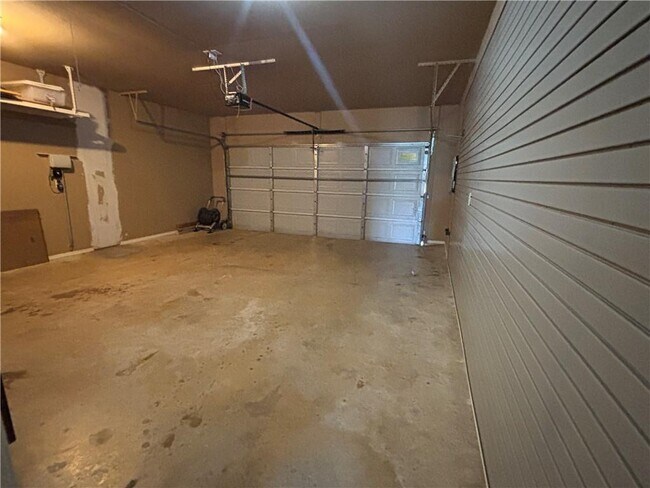 Building Photo - 3201 SW Camden Dr