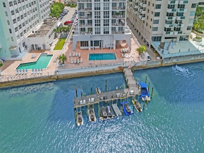 Building Photo - 1228 West Dr