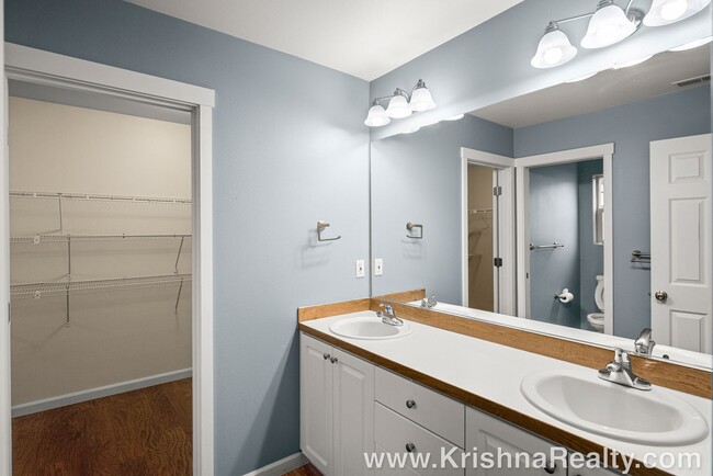 Building Photo - Charming **UPDATED** 3 BD* 2.5 BA* Single ...
