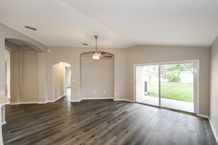 Building Photo - 1098 Maple Ln