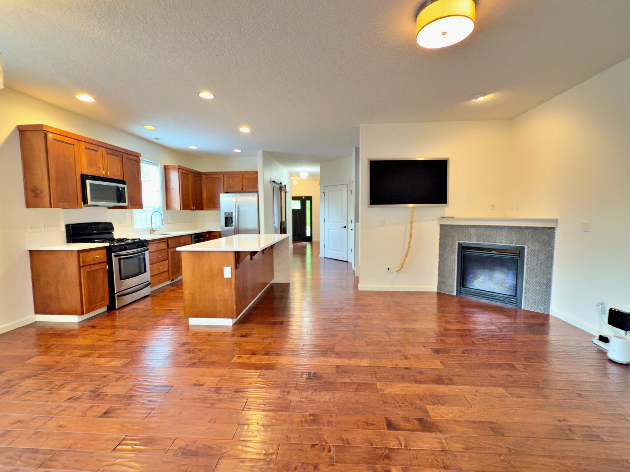 Building Photo - 411 SE 52nd Ave