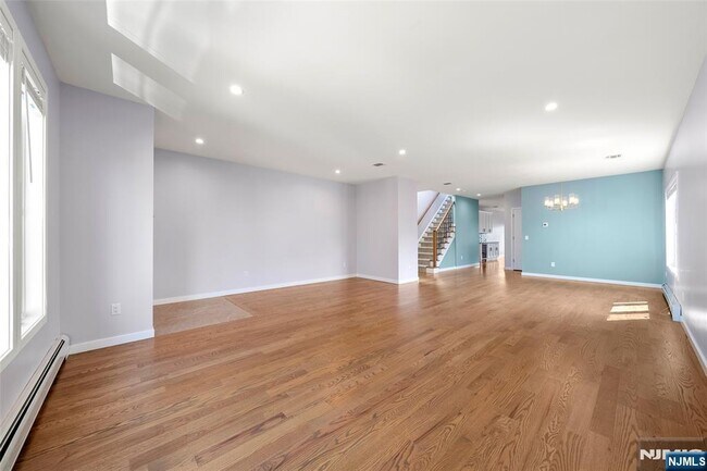 Building Photo - 506 Westview Ave