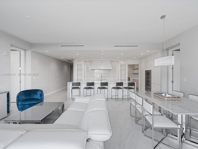 Building Photo - 220 SE Mizner Blvd