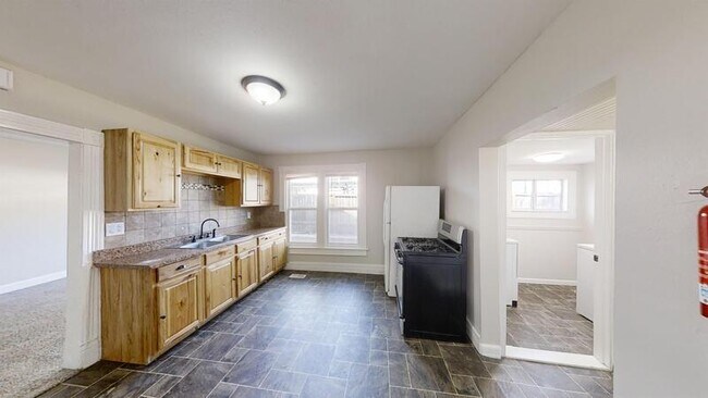 Building Photo - 219 N Institute St