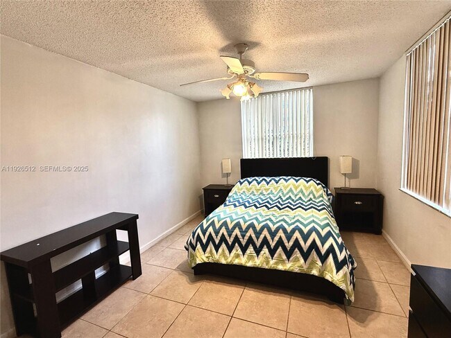 Building Photo - 1341 SE 3rd Ave