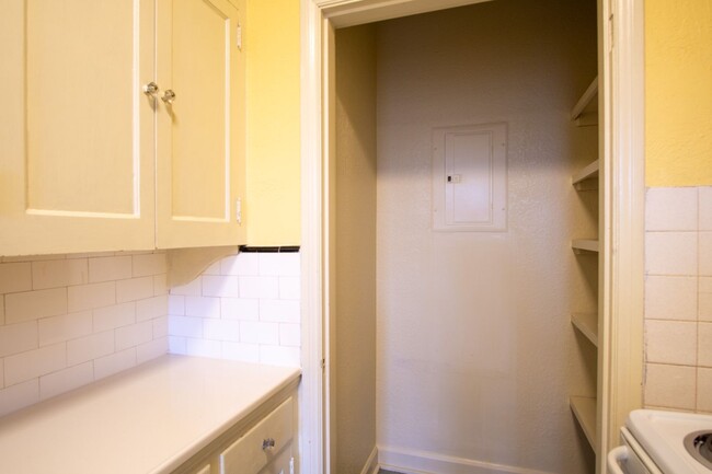 Building Photo - RARE Availability: Stunning Studio on Miss...