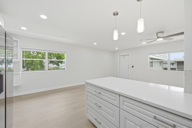 Building Photo - 670 Monaco Ct