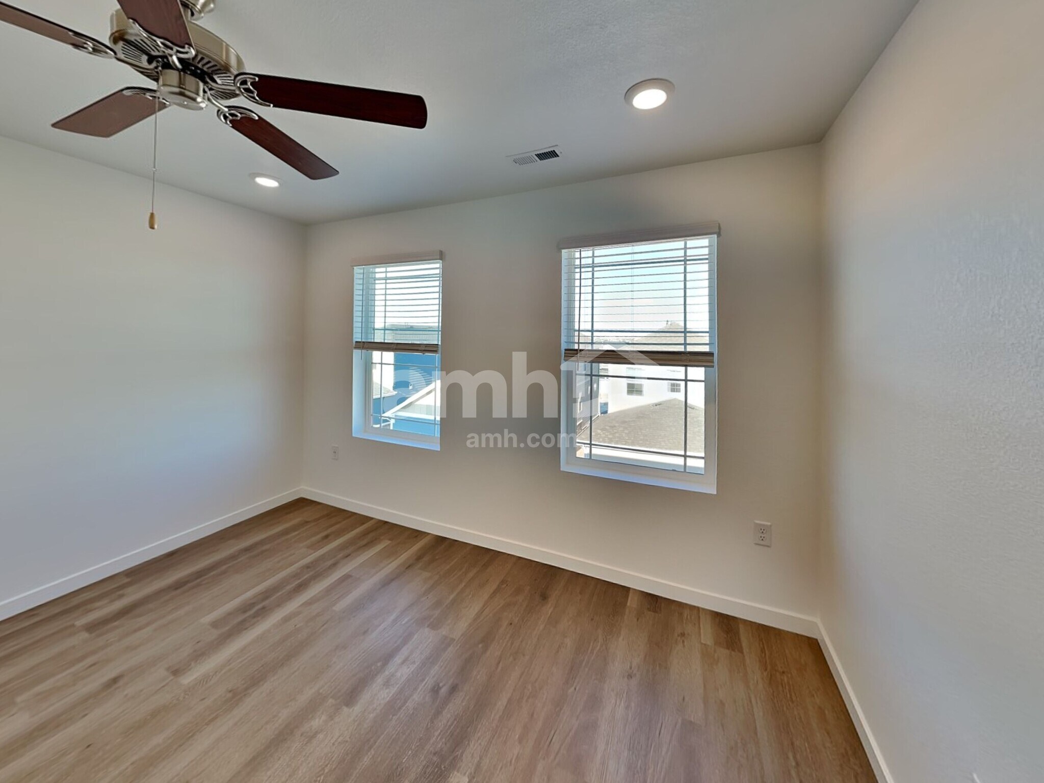 Building Photo - 26107 E Calhoun Pl