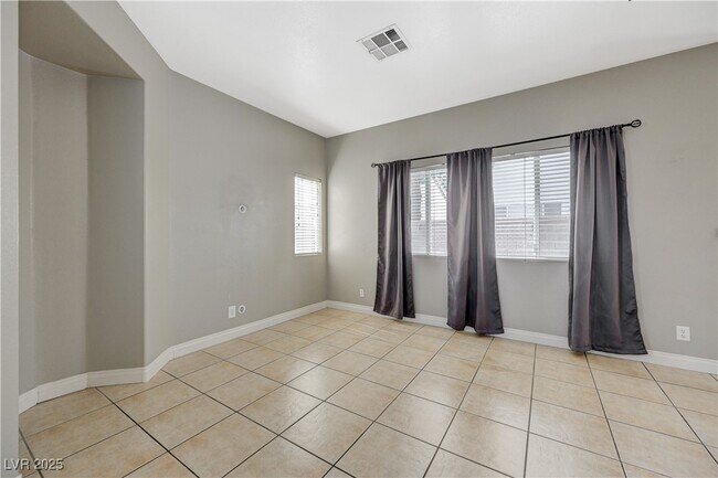 Building Photo - 971 Whispering Grove Ave