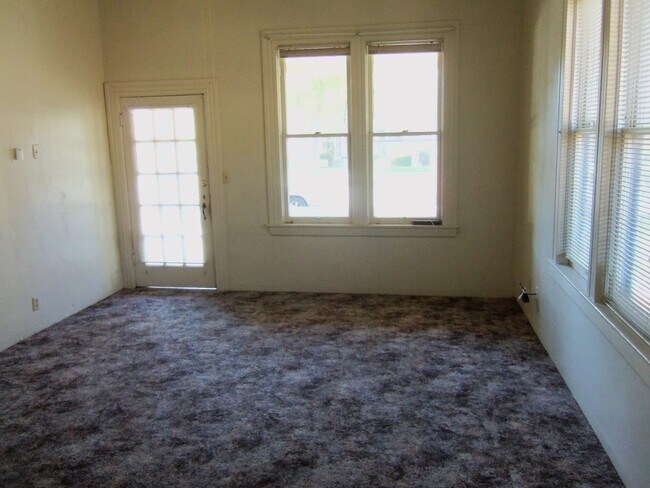 Building Photo - W23rd 445