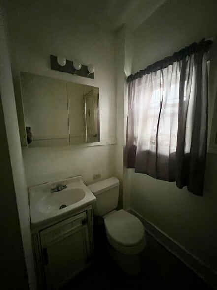 Building Photo - 163 Market St