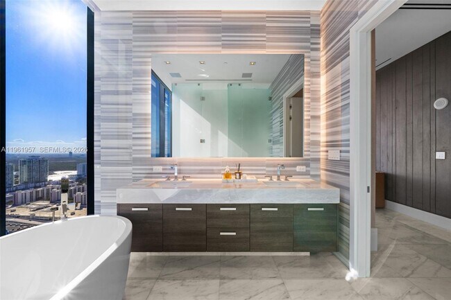 Building Photo - 17141 Collins Ave