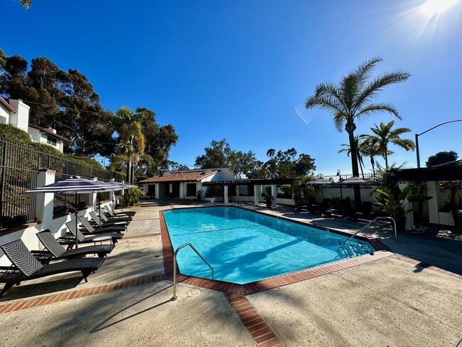 Building Photo - Fully Remodeled unit in the beautiful gate...