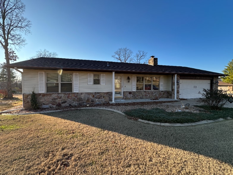 Building Photo - 1704 Brentwood Dr